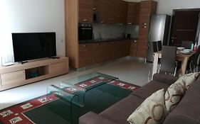 The Premier Suite - Fully Airconditioned - Ample Parking